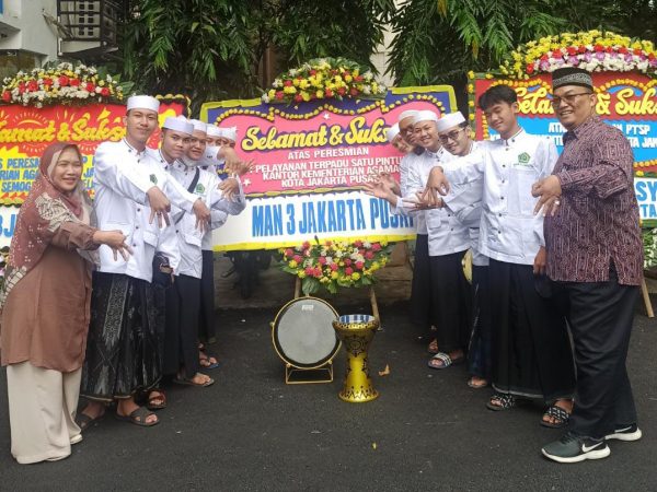 Kamad Bersama Tim Hadro MAN 3 Jakarta Pusat Kamad Bersama Tim Hadro MAN 3 Jakarta Pusat
