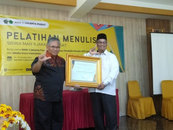 Pelatihan Menulis, Menulis Buku Siswa MAN 3 Jakarta Pusat Dan Madrasah Pelopor Literasi di DKI Jakarta