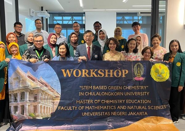 Guru MAN 3 Jakarta Pusat, Laurensia, S.Pd Meningkatkan Kompetesi Mengikuti One Day Workshop Incorporation STEM Based Green Chemistry di Chulalongkorn University Bangkok, Thailand