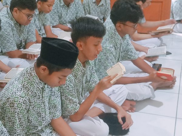 TALIA Kamis, 6 Maret 2025: Ketika Cahaya Pagi Menyinari Iman di MAN 3 Jakarta Pusat TALIA Kamis, 6 Maret 2025: Ketika Cahaya Pagi Menyinari Iman di MAN 3 Jakarta Pusat