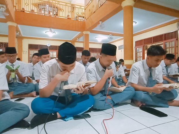 Selasa Pagi, Cahaya Menyinari Hati: Kisah Pagi Penuh Hikmah di Masjid Al-Ikhwan