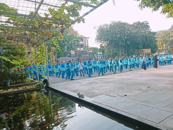 Gerak Sehat Pagi Hari: Siswa kelas 10 MAN 3 Jakarta Pusat Kompak Senam Bersama