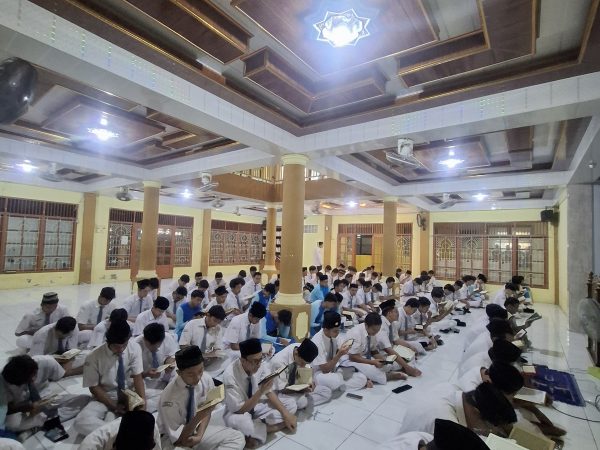 MAN 3 Jakarta Pusat Gelar Kegiatan Talia Bersama Siswa Kelas 11 di Masjid Al-Ikhwan