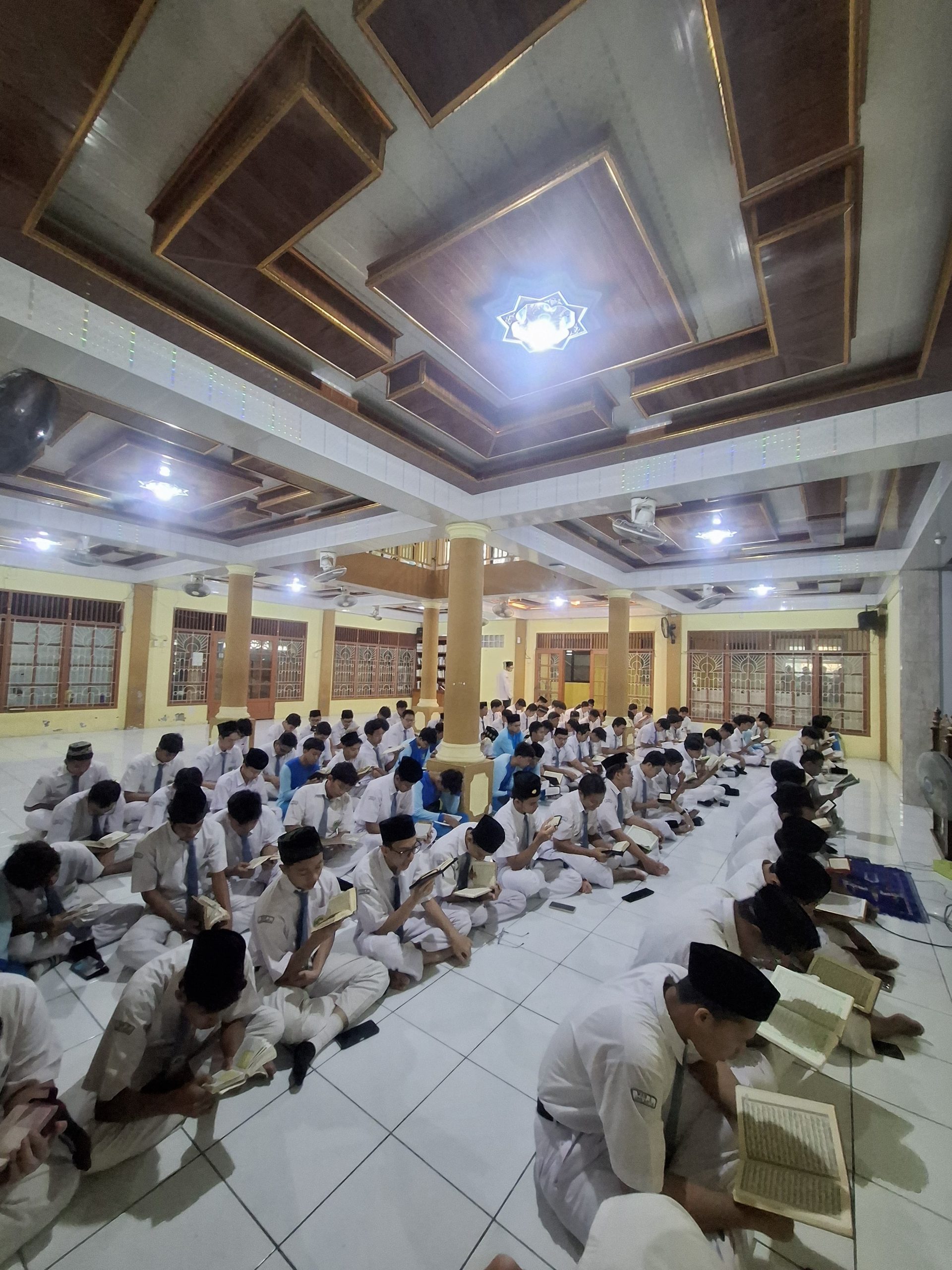 MAN 3 Jakarta Pusat Gelar Kegiatan Talia Bersama Siswa Kelas 11 di Masjid Al-Ikhwan MAN 3 Jakarta Pusat Gelar Kegiatan Talia Bersama Siswa Kelas 11 di Masjid Al-Ikhwan