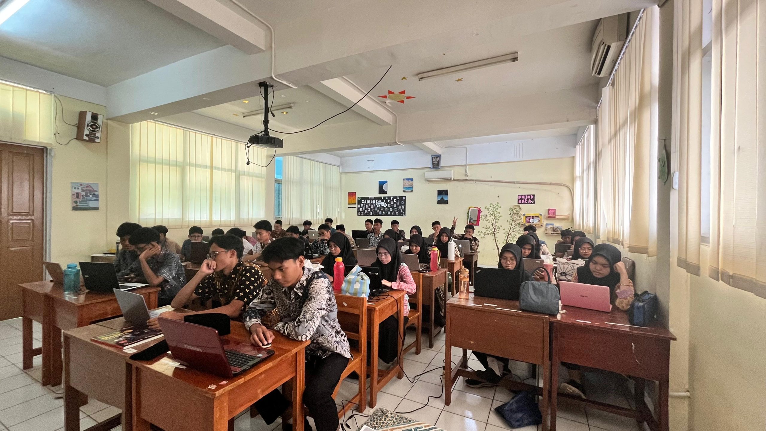 Hari Kedua Simulasi TKA di MAN 3 Jakarta Pusat, Siswa Pilih Mata Pelajaran Sesuai Jurusan Hari Kedua Simulasi TKA di MAN 3 Jakarta Pusat, Siswa Pilih Mata Pelajaran Sesuai Jurusan