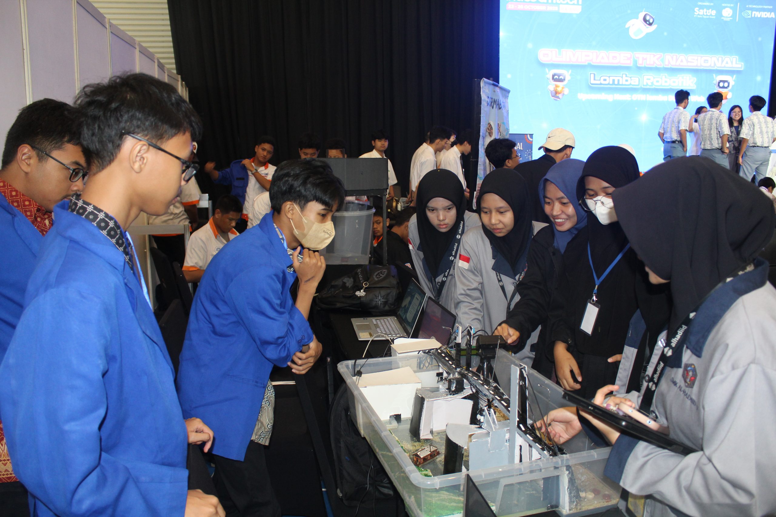 Siswa MAN 3 Jakarta Pusat Borong Lima Prestasi pada Olimpiade TIK Nasional 2025 Kategori Robotik