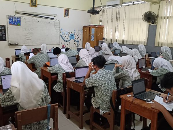 ASAS Online Hari Kedua MAN 3 Jakarta Pusat Berlangsung Lancar
