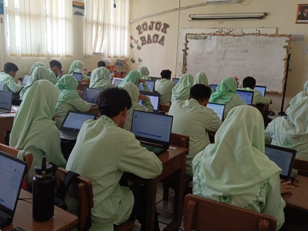 MAN 3 Jakarta Pusat Pertahankan Integritas Ujian Saat ASAS Hari Ketiga