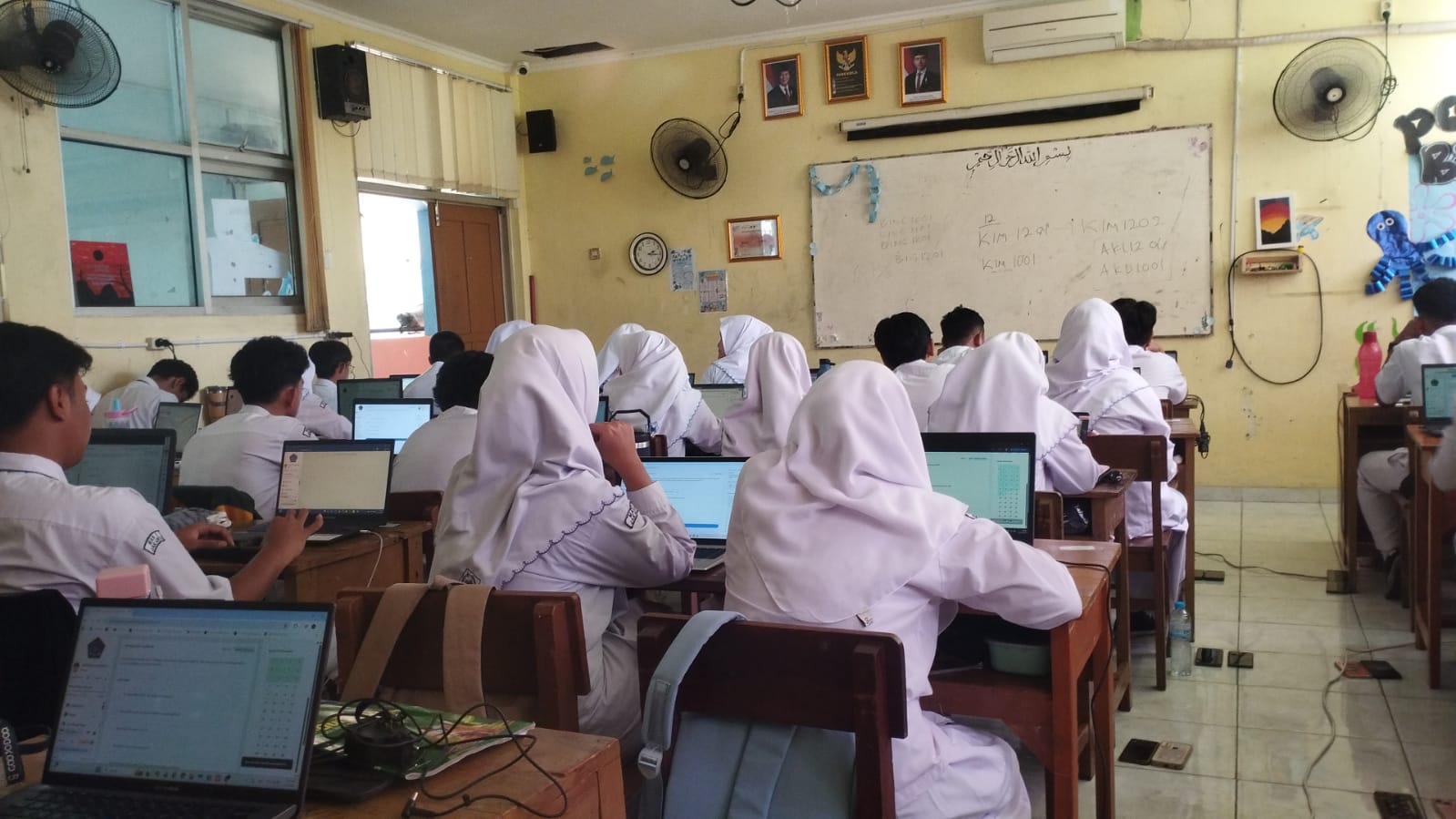 Pelaksanaan ASAS Online Hari Keempat Berjalan Tertib di MAN 3 Jakarta Pusat