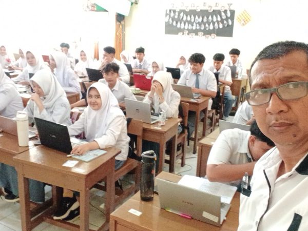 ASAS Online Hari Kelima MAN 3 Jakarta Pusat Berjalan Lancar, Siswa Hadapi Ujian Sesuai Jurusan