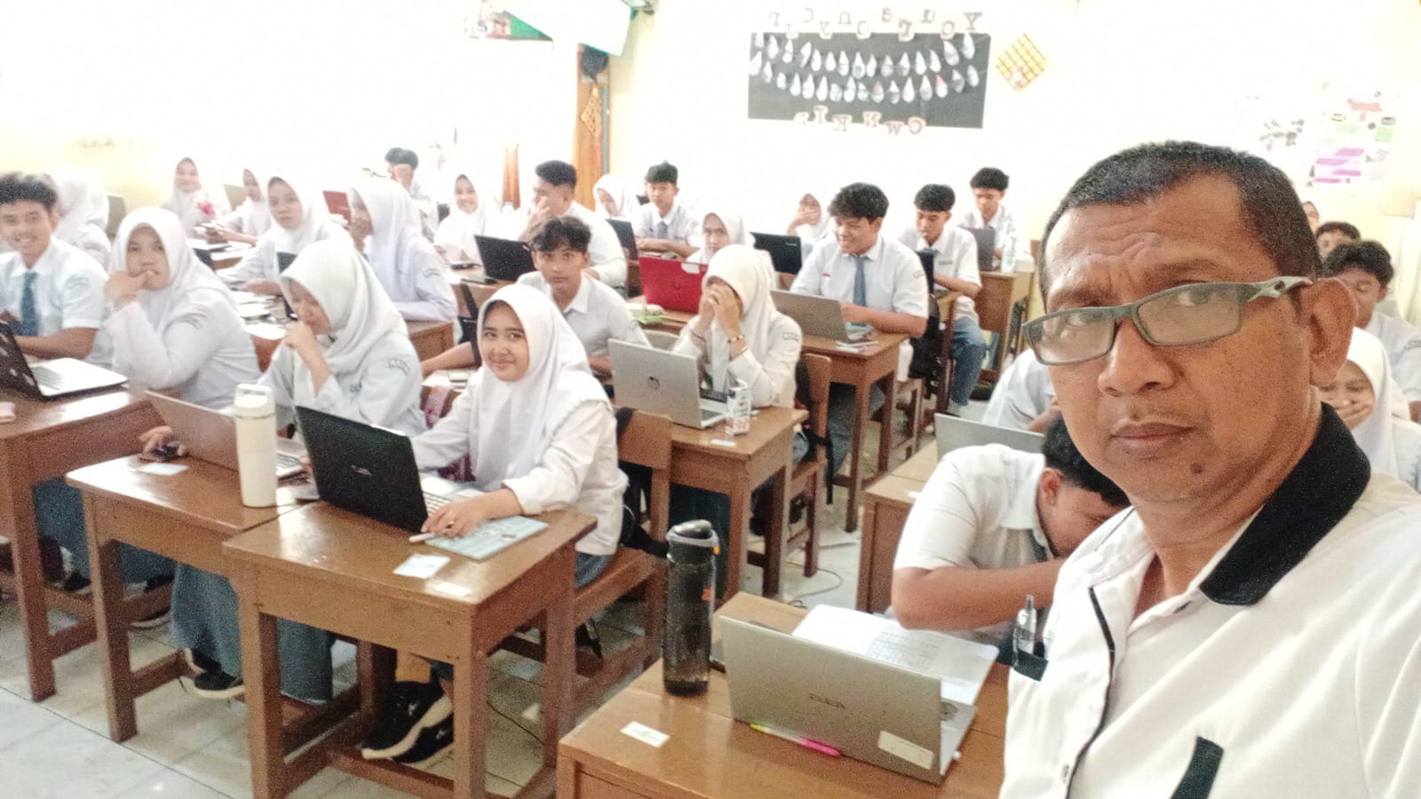 ASAS Online Hari Kelima MAN 3 Jakarta Pusat Berjalan Lancar, Siswa Hadapi Ujian Sesuai Jurusan ASAS Online Hari Kelima MAN 3 Jakarta Pusat Berjalan Lancar, Siswa Hadapi Ujian Sesuai Jurusan