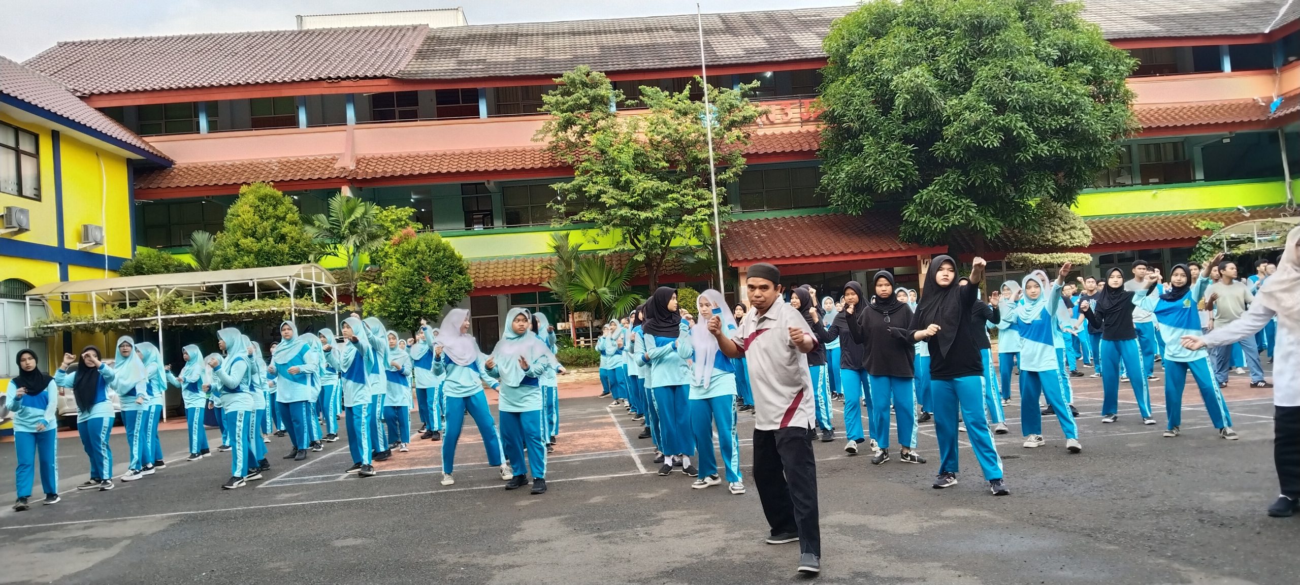 Senam Pagi Bersama Wujudkan Budaya Hidup Sehat dan Kebersamaan Siswa