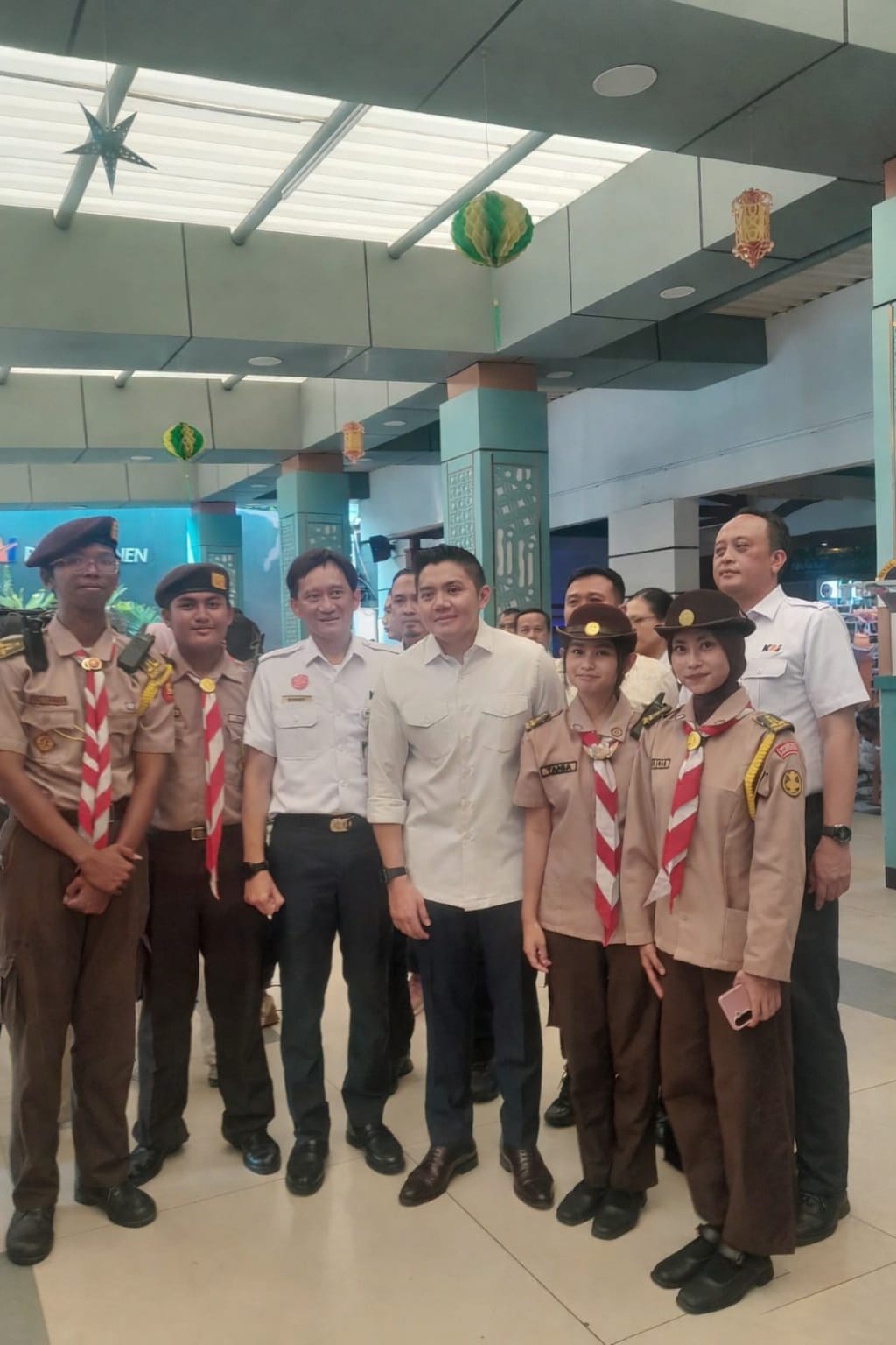 Pramuka MAN 3 Jakarta Pusat Berpartisipasi dalam Karya Bakti Lebaran Bersama Polsek Cempaka Putih dan Polres Metro Jakarta Pusat
