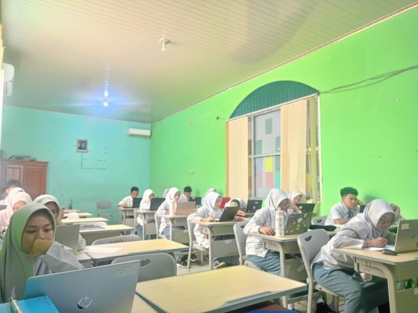 Hari Kedua Ujian Madrasah Berbasis Komputer di MAN 3 Jakarta Pusat Berjalan Tertib, Siswa Tunjukkan Konsistensi dan Disiplin Tinggi