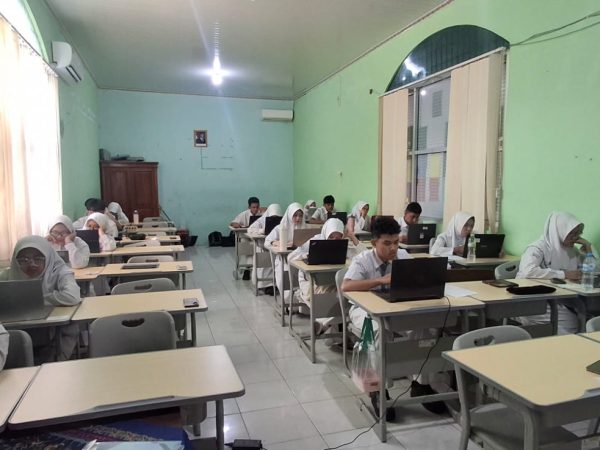 Ujian Berbasis Komputer Hari Keenam MAN 3 Jakarta Pusat Berjalan Tanpa Kendala