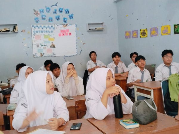 Bimbel Sinteta Perkuat Motivasi Belajar Siswa Kelas 11 MAN 3 Jakarta Pusat