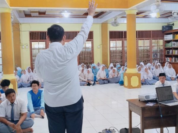 Sosialisasi MNC University Berikan Wawasan Pendidikan Tinggi kepada Siswa Kelas 11 MAN 3 Jakarta Pusat