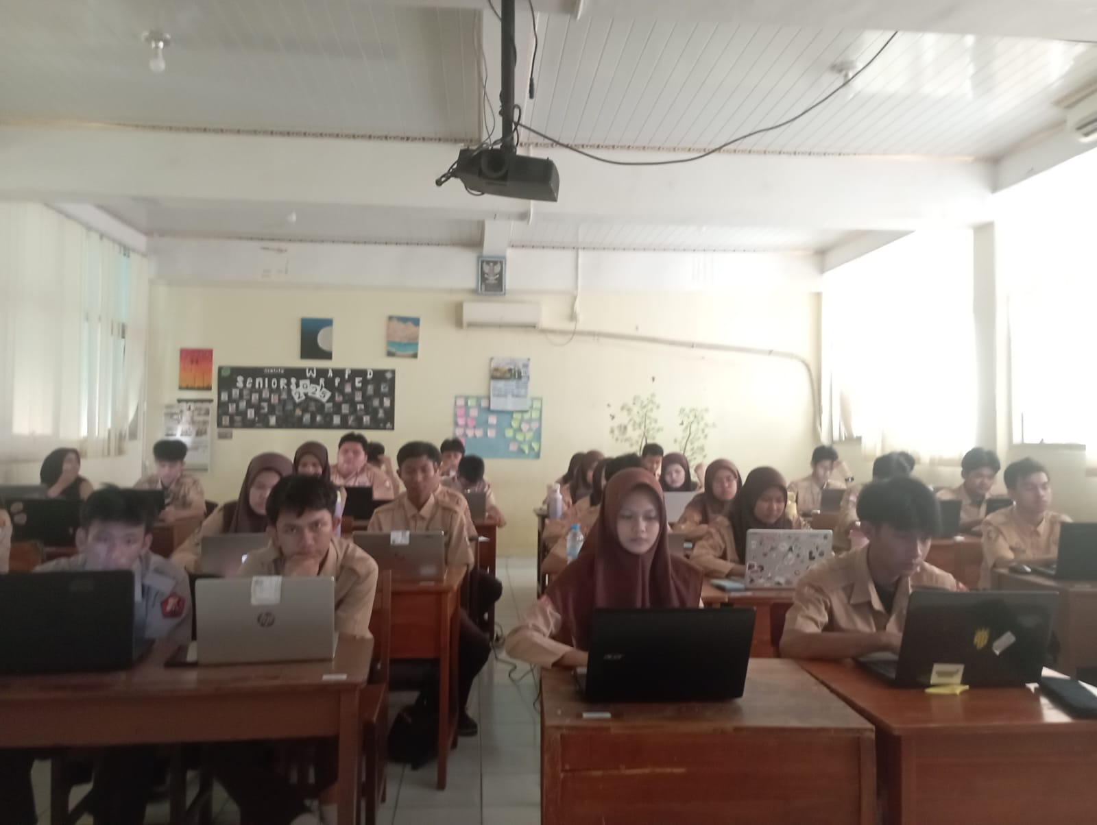 ASAT Hari Kedua, Siswa MAN 3 Jakarta Pusat Asah Nalar dan Karakter Melalui Ujian Digital ASAT Hari Kedua, Siswa MAN 3 Jakarta Pusat Asah Nalar dan Karakter Melalui Ujian Digital